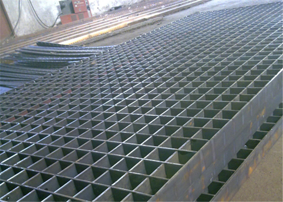 ประเทศจีน Serrated Type Grate Metal Grating พื้นผิวโครงเหล็ก Grated Platform Twisted Bar ผู้ผลิต